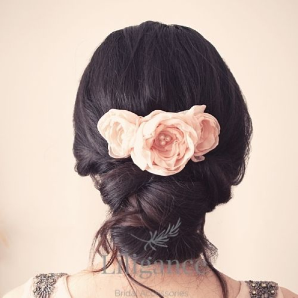 Vivian Blush Flower Hair Comb