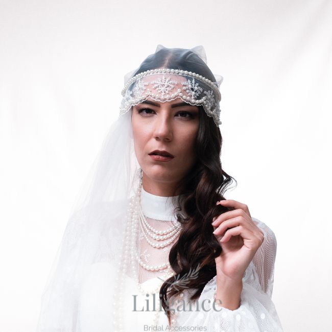 Romantic and unique pearl veil